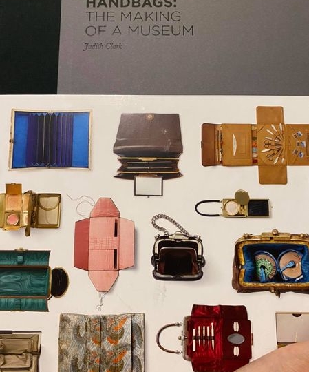 書籍推薦_Handbags:The making of a museum